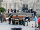 Orchestre ambulant sur le parvis de la cathdrale